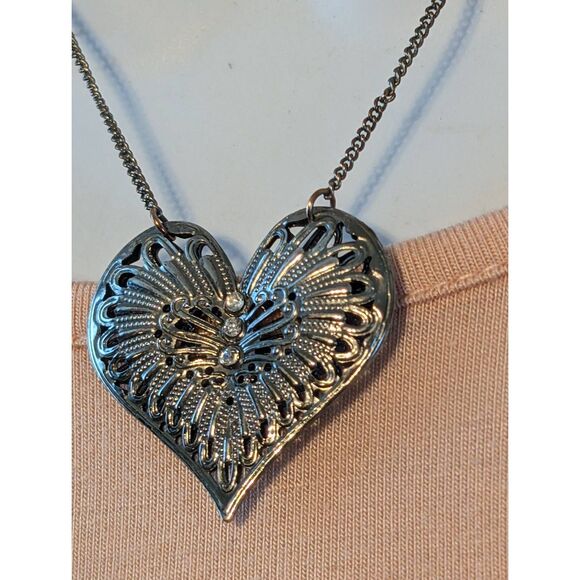 Claire's heart-shaped necklace - Picture 3 of 3